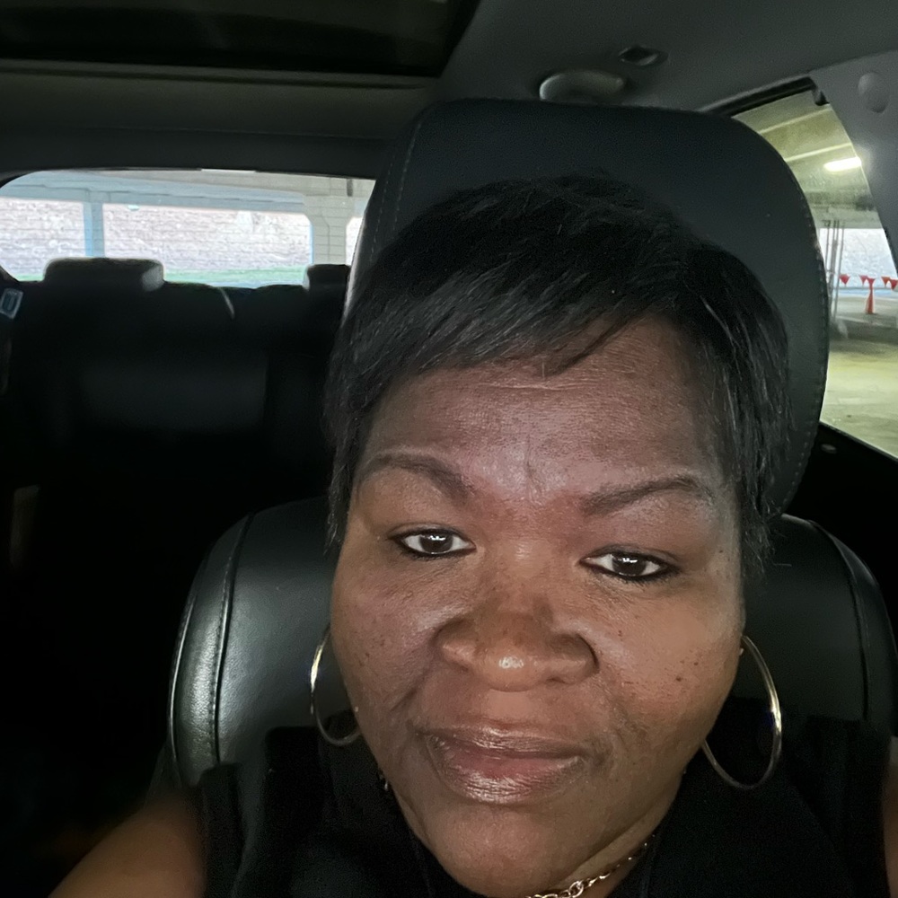 Meet your Posher, Cynthia